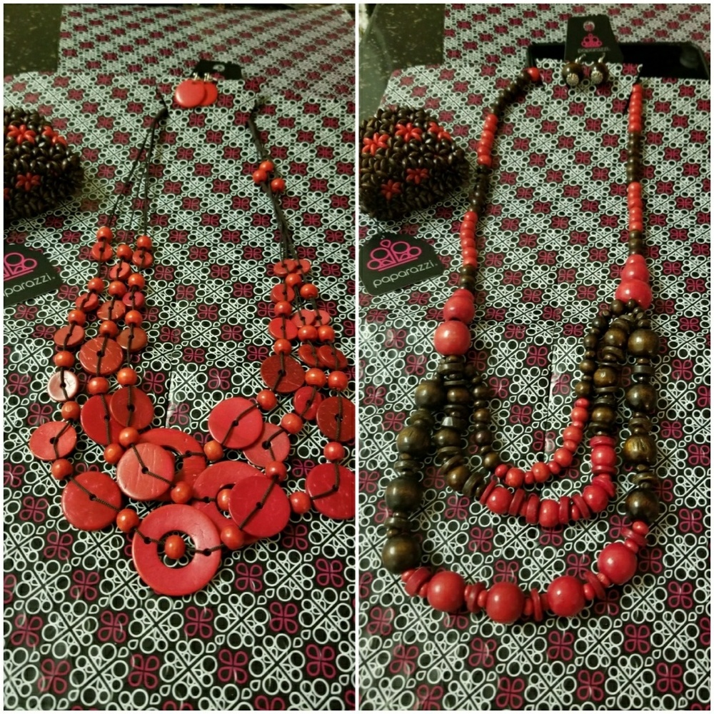 Necklace w/ matching earrings